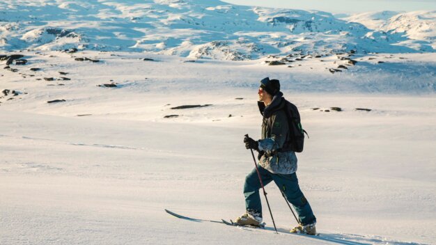 Skier in snowy mountain landscape | © Rossignol / Sofia Sjoberg