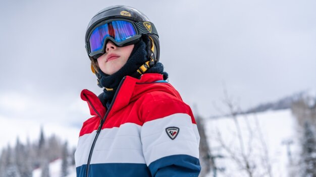 Child wearing ski helmet and goggles in snow | © Rossignol / Cam McLeod 2021