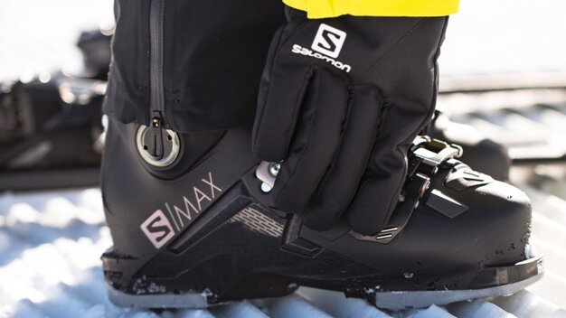 Salomon ski boot and glove on snow