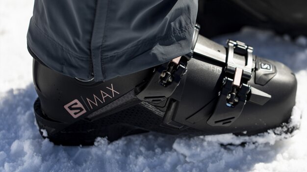 Black Salomon S/MAX ski boot | © SALOMON