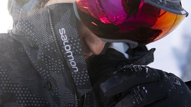 Person mit Skibrille und Salomon-Jacke | © Louis Garnier