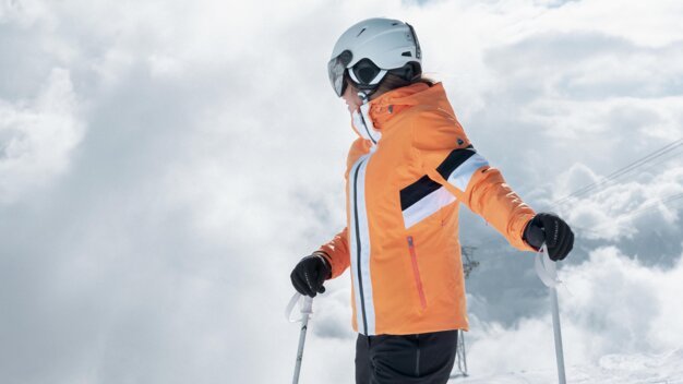 Skier on snow covered mountain | © McKINLEY