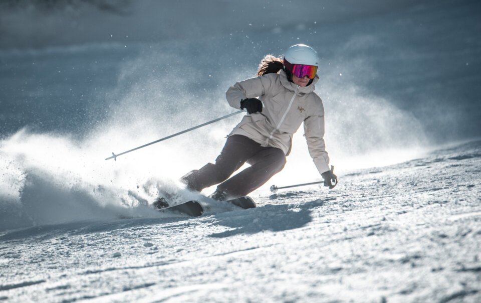 Skier skiing in the snow | © Atomic Austria GmbH