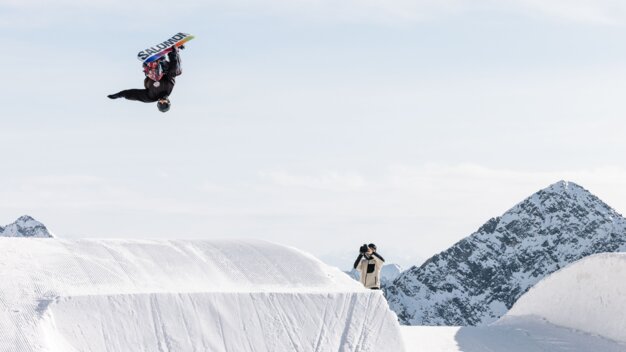 Snowboarder performing a flip in the air. | © Salomon