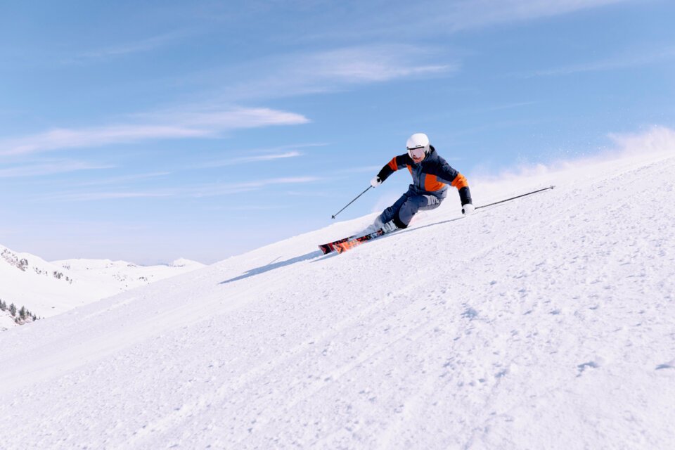 Skier on a snowy slope | © ARMIN WALCHER