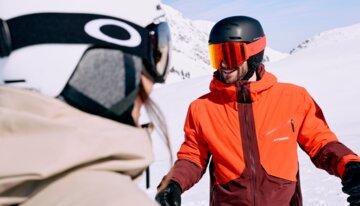 Two skiers on a snowy mountain | © ARMIN WALCHER