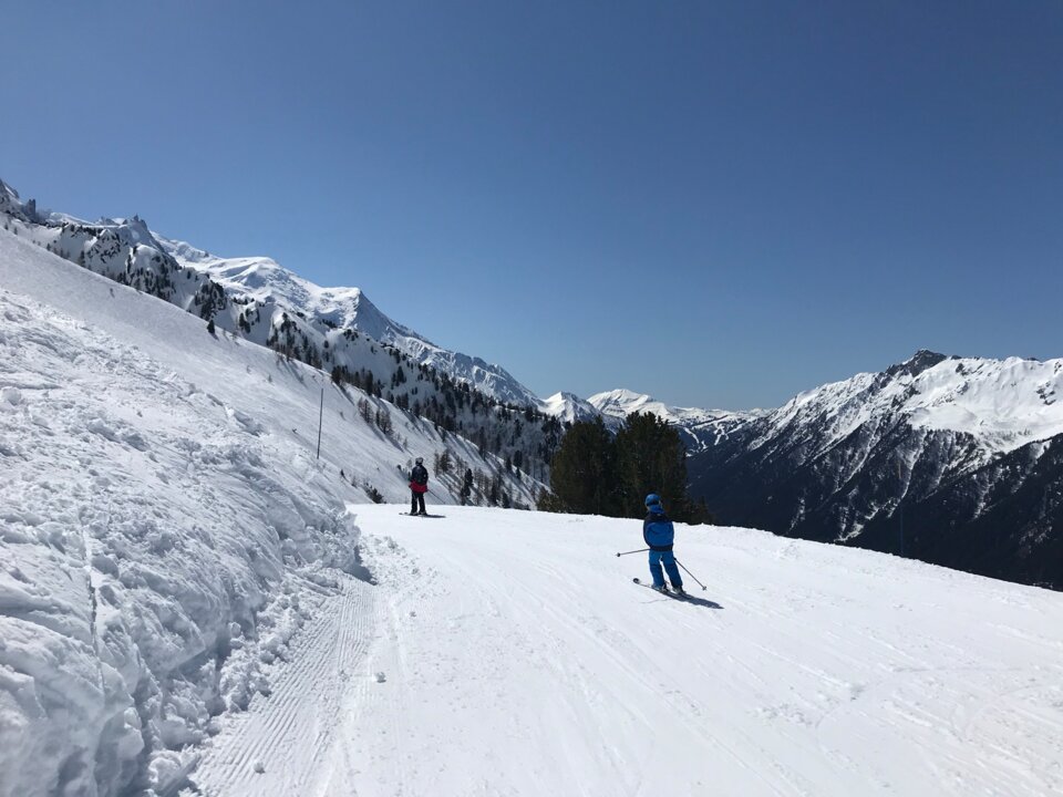 Skiers on the slope | © OT Vallée de Chamonix / Morgane Raylat