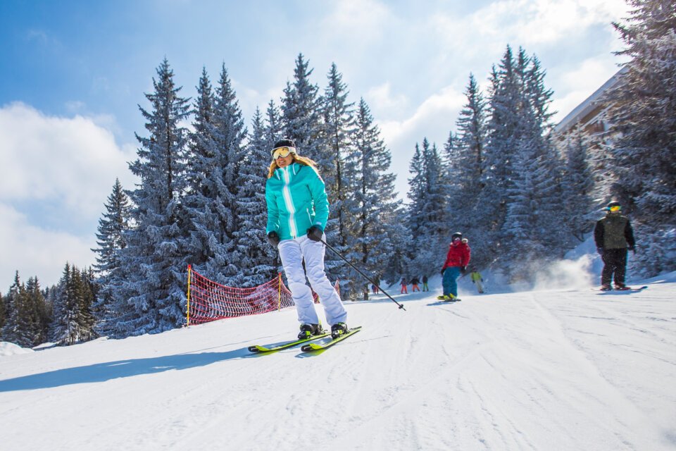 Skier on a snowy slope | © Courchevel Tourisme