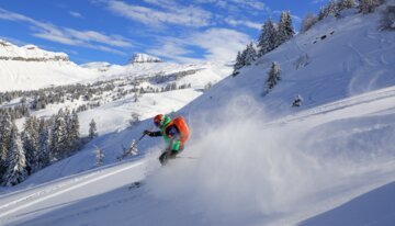 Skier in deep snow on a sunny day. | © OT Flaine-Monica Dalmasso-flaine-grandskiot-flaine-m.dalmasso