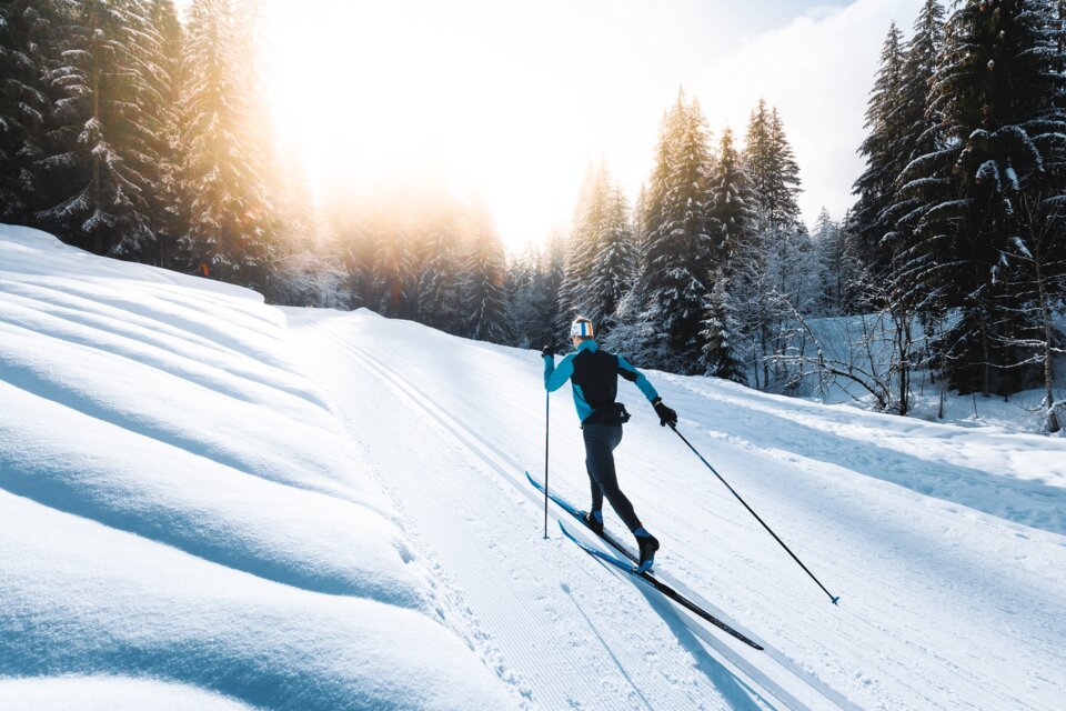 Cross-country skier on a snowy trail | © C. Hudry / Le Grand Bornand Tourisme