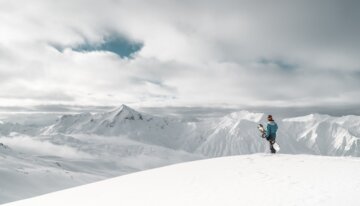 Snowboarder in snowy mountain landscape