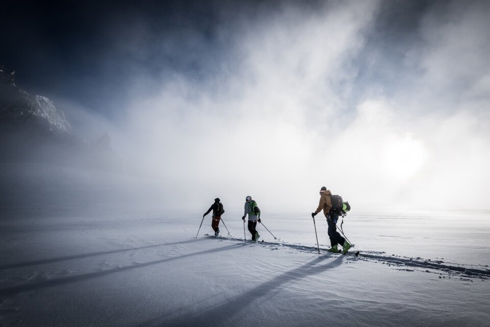 Three ski tourers in a snowy landscape. | © Mika Merikanto / Ski de Rando