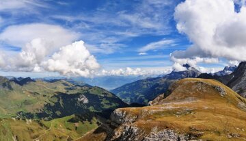 Panorama von Bergen und Wolkenhimmel | © www.wikipedia.com