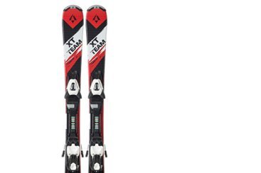 Paar rote und schwarze Skier mit Bindungen.