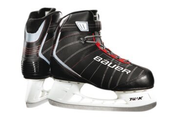 Une paire de patins de hockey sur glace Bauer noirs