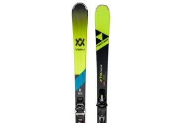 Two pairs of skis, Völkl and Fischer, side-by-side.