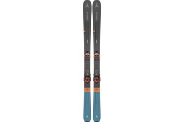 Une paire de skis Atomic Vantage 97 Ti avec fixations.