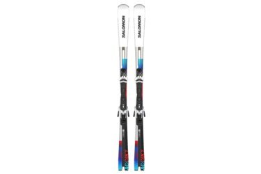 Une paire de skis Salomon