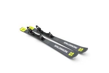 Une paire de skis gris Salomon S/MAX 6 avec des accents jaunes