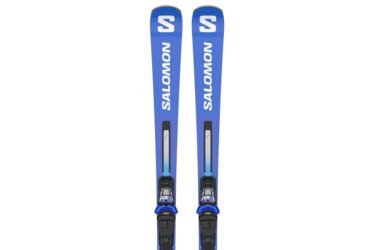 Paar blaue Salomon-Ski