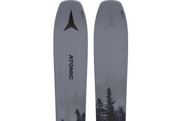 Zwei Atomic Ski mit Waldmotiv.