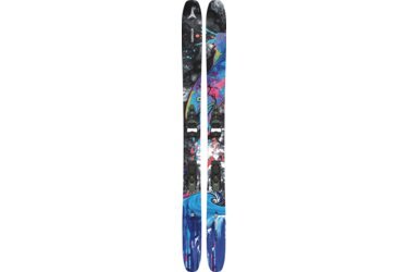 Paar Atomic Bent Chetler 110 Skier mit Bindungen.