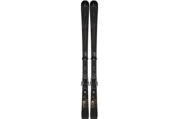 Une paire de skis Atomic Cloud C12 avec fixations