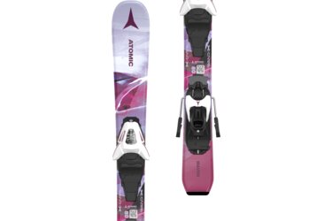 Deux skis Atomic avec fixations, modèle Maven X