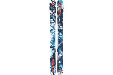Une paire de skis Atomic bleus et blancs.