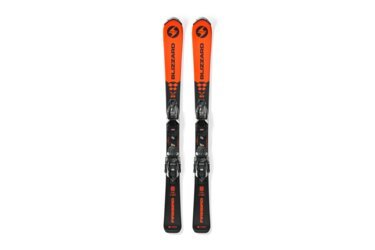 Une paire de skis Blizzard Firebird avec fixations Marker.