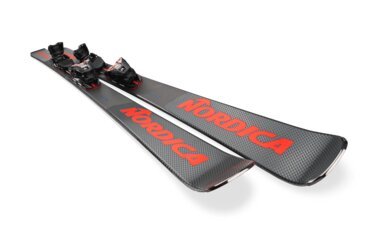 Skis Nordica avec fixations