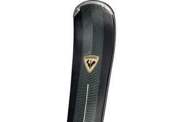 Gros plan d'un ski Rossignol