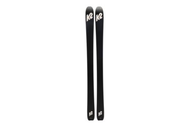 Deux skis K2 noirs