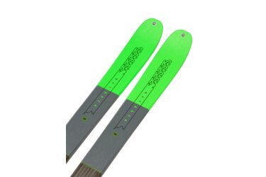 Ein Paar K2 Wayback 89 Skier