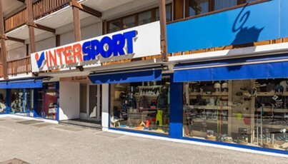 Intersport-Geschäft in einem Bergdorf.