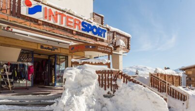Intersport-Geschäft im Schnee