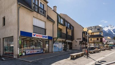 Intersport-Geschäft in einer Bergstadt