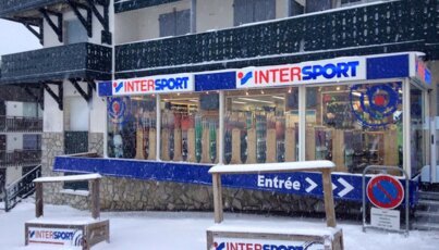 Intersport-Geschäft im Schnee