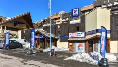 Intersport-Geschäft in einem Skiort