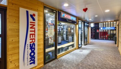 Intersport Geschäft im Durchgang