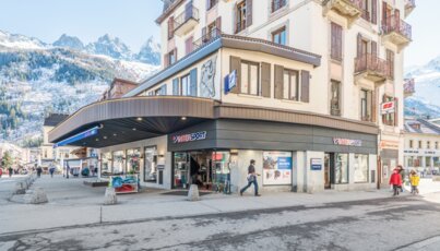 Intersport-Geschäft in einem Skiort.