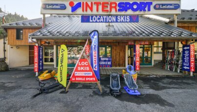 Façade du magasin de location de ski Intersport La Godille Sports