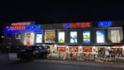 Inter Sport Laden bei Nacht