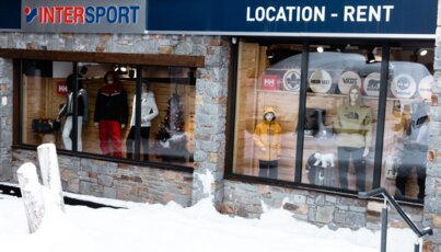 Intersport storefront with winter clothing display.