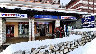 Intersport ski rental in the snow