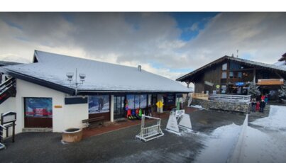 Gebäude mit Schnee bedeckt