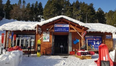 Intersport Skiverleih im Schnee