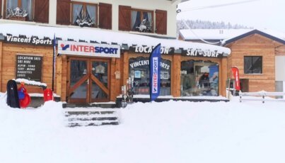 Intersport Vincent Sports ski rental shop in snow