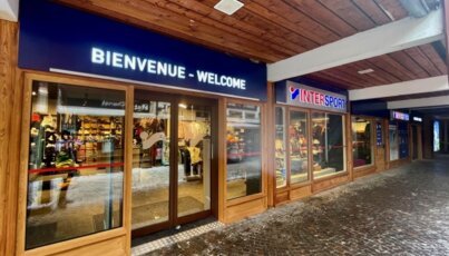 Entrance to an Intersport store with the words "Bienvenue - Welcome".