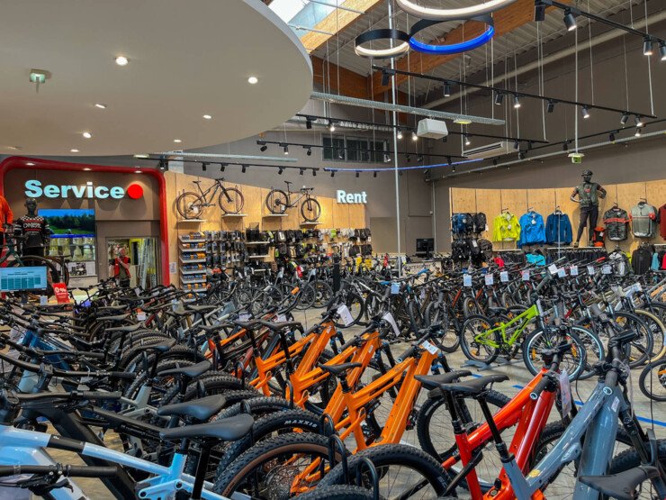 Vélos dans un magasin de vélos